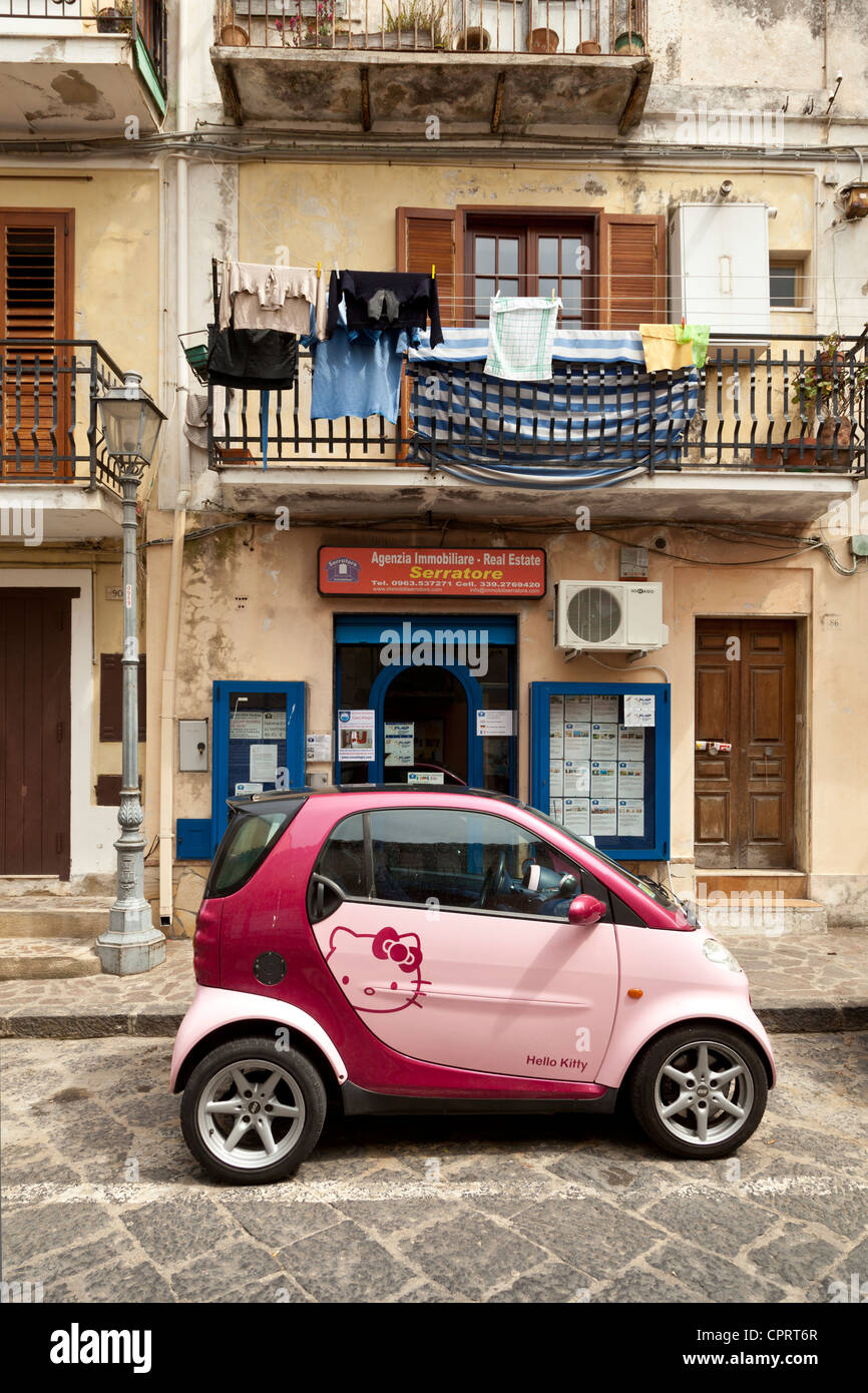 Smart car 'Hello Kitty', Pizzo, Calabre, Italie Photo Stock - Alamy