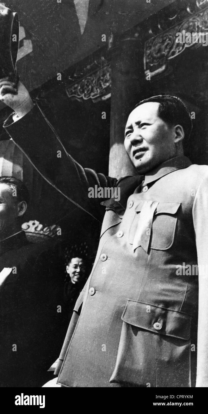 MAO Zedong, 26.12.1893 - 9.9.1976, politicien chinois (CPC), Président du Parti communiste de Chine 20.3.1943 - 9.9.1976, Président du Gouvernement populaire central 1.10.1949 - 27.9.1954, lors de la parade des vacances nationales, Beijing, 1.10.1950, Banque D'Images