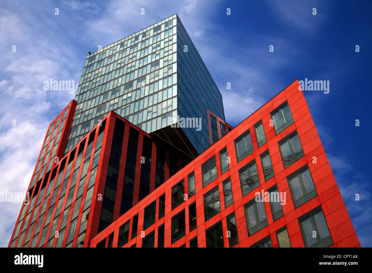 Nouvel immeuble de bureaux modernes et des cubes à Vienne angles Banque D'Images