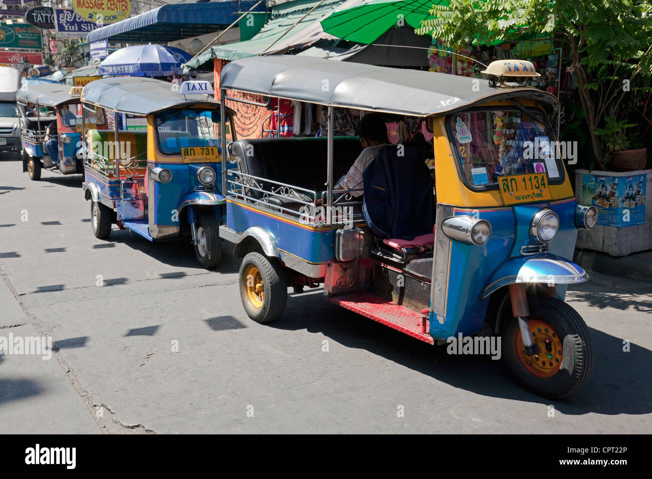 Tuk Tuks (taxis traditionnels), Thanon Khao San (Ko San Road), Bangkok, Thaïlande, Banglamphu Banque D'Images
