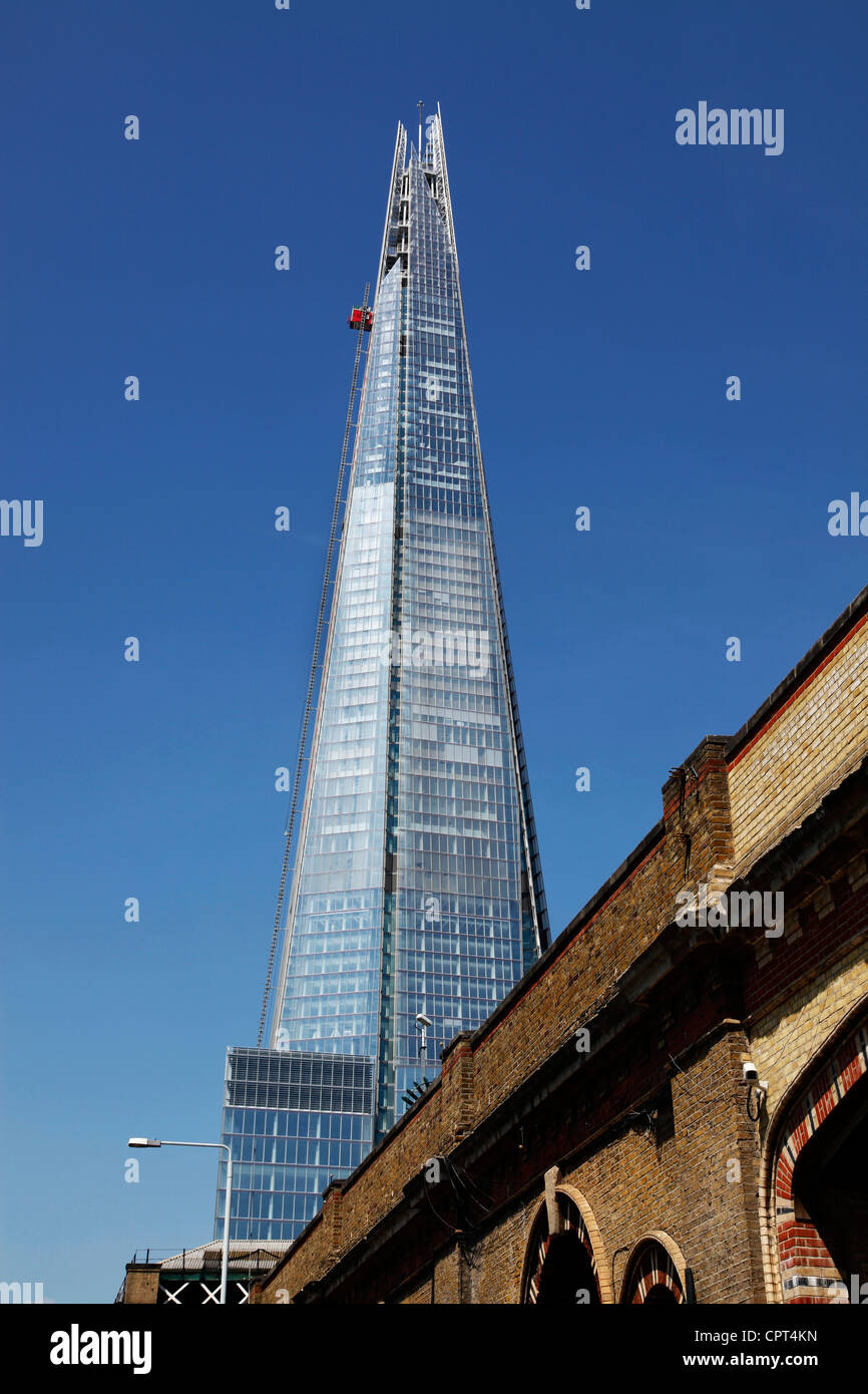 Haut de la gratte-ciel Shard London Bridge Tower aka les fenêtres en verre et d'immeubles de bureaux, Londres, Angleterre Banque D'Images