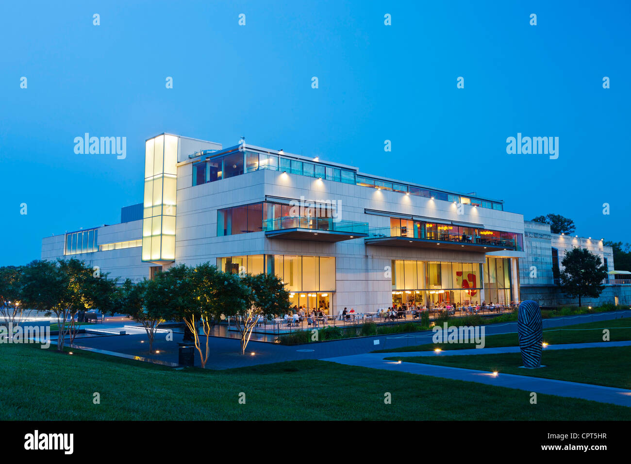 Le Virginia Museum of Fine Arts de Richmond, en Virginie, dans la nuit Banque D'Images