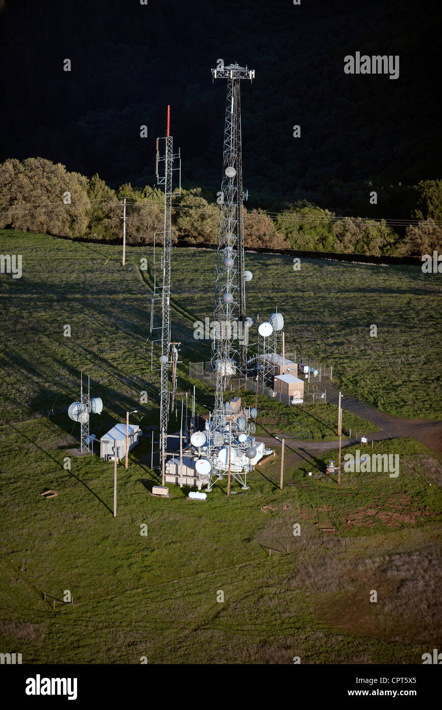 Photographie aérienne des tours de télécommunication dans le Comté de Sonoma, en Californie Banque D'Images