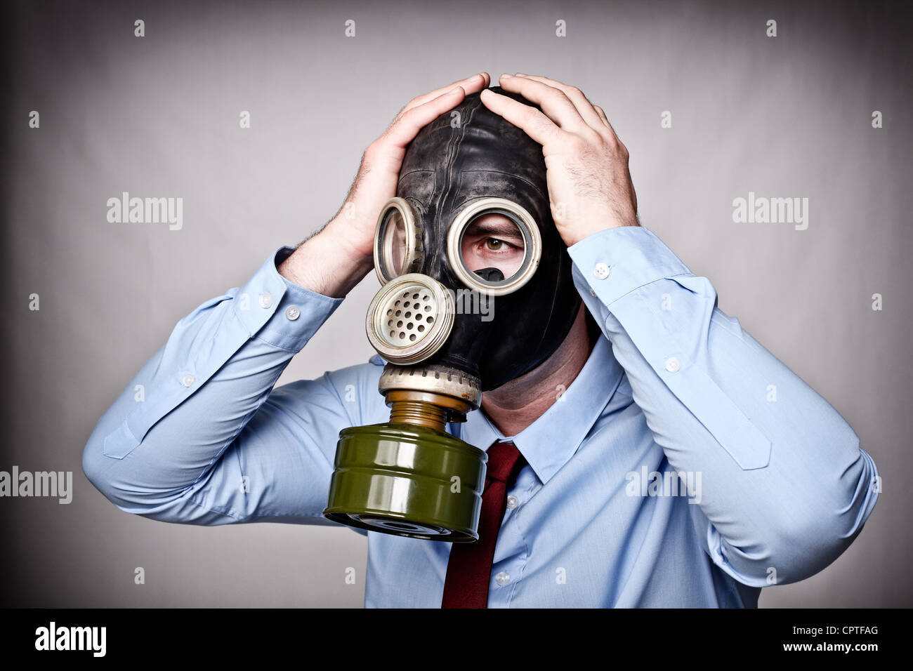 Portrait d'homme portant un masque à gaz russe classique Photo Stock - Alamy