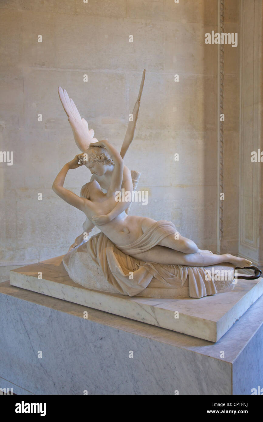 Psyché ranimée par le baiser de Cupidon, sculpture de marbre par Antonio Canova, 1787, Musée du