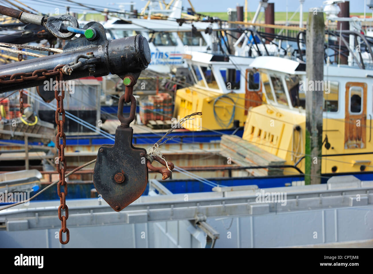 Les bateaux de pêche / coupeurs de moules dans le port de Göcek le long de l'Escaut oriental / Oosterschelde, Nouvelle-Zélande, Pays-Bas Banque D'Images