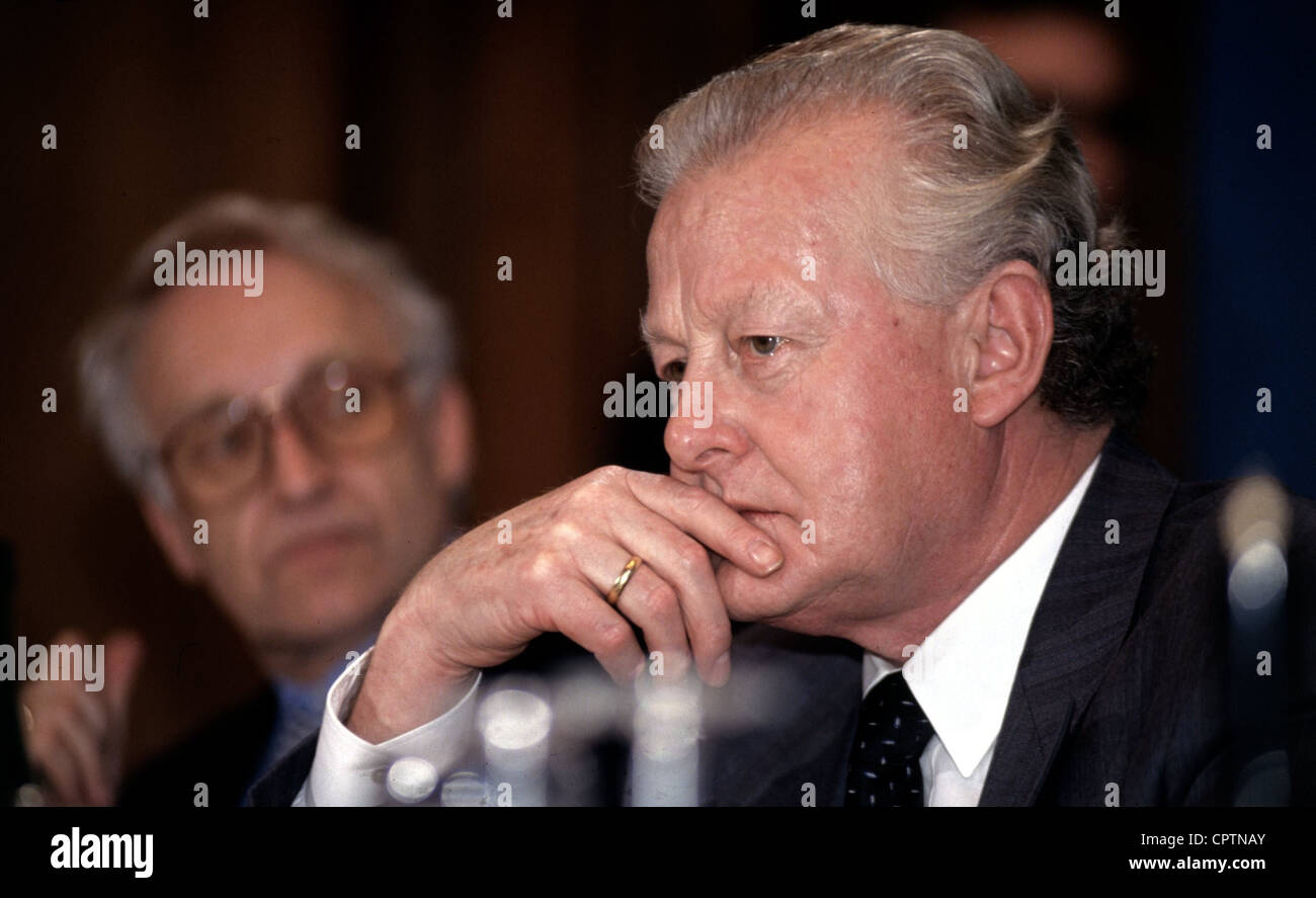 Streibl, Max, 6.1.1932 - 11.12.1998, homme politique allemand (CSU), portrait, dans l'arrière-plan, Edmund Stoiber, mars 1993, Banque D'Images