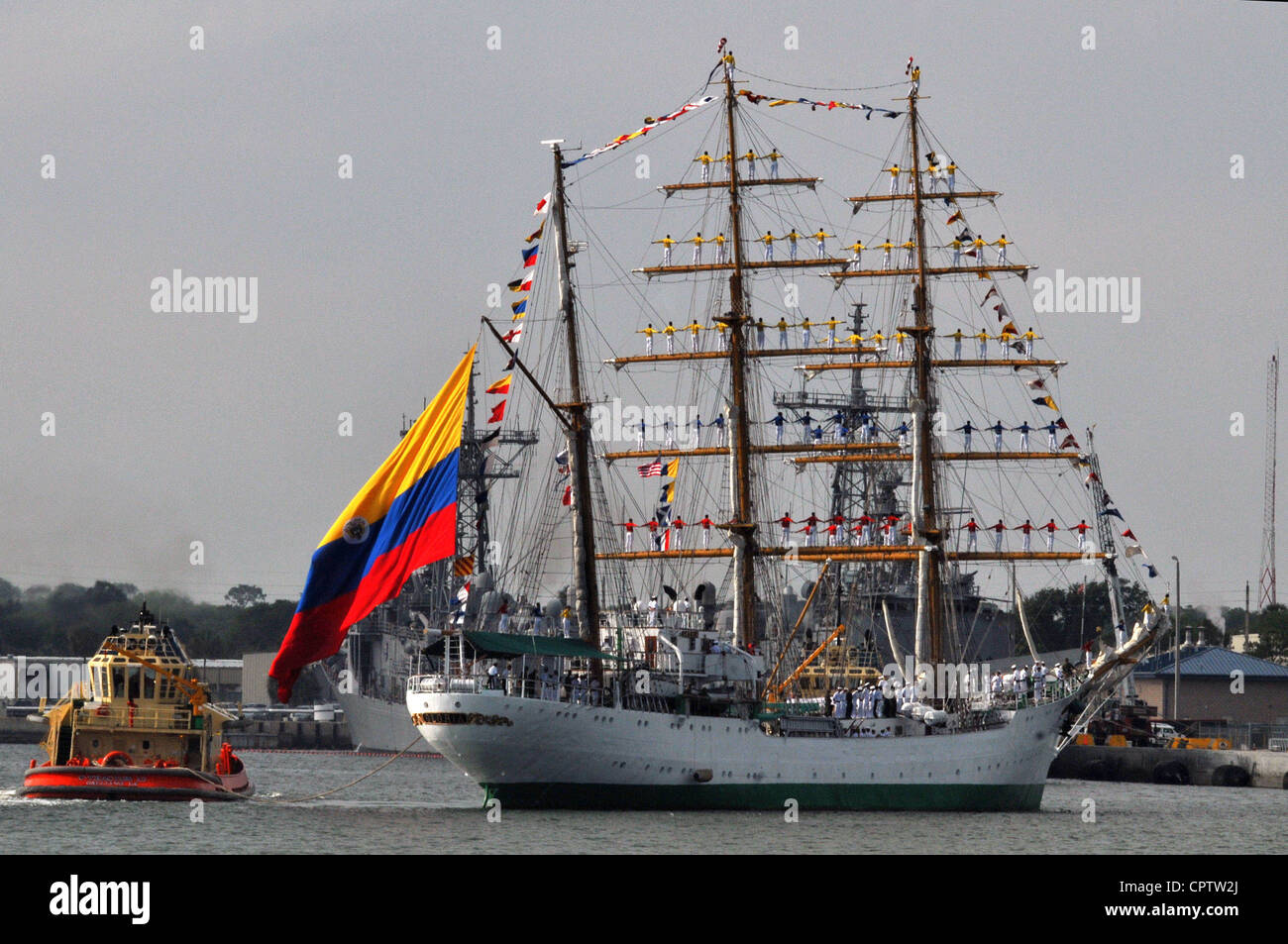 La barque à trois mâts de la marine colombienne ARC Gloria arrive à la base navale de Mayport pour une visite portuaire prévue. Gloria est le navire d'entraînement des cadets de la marine colombienne. Banque D'Images