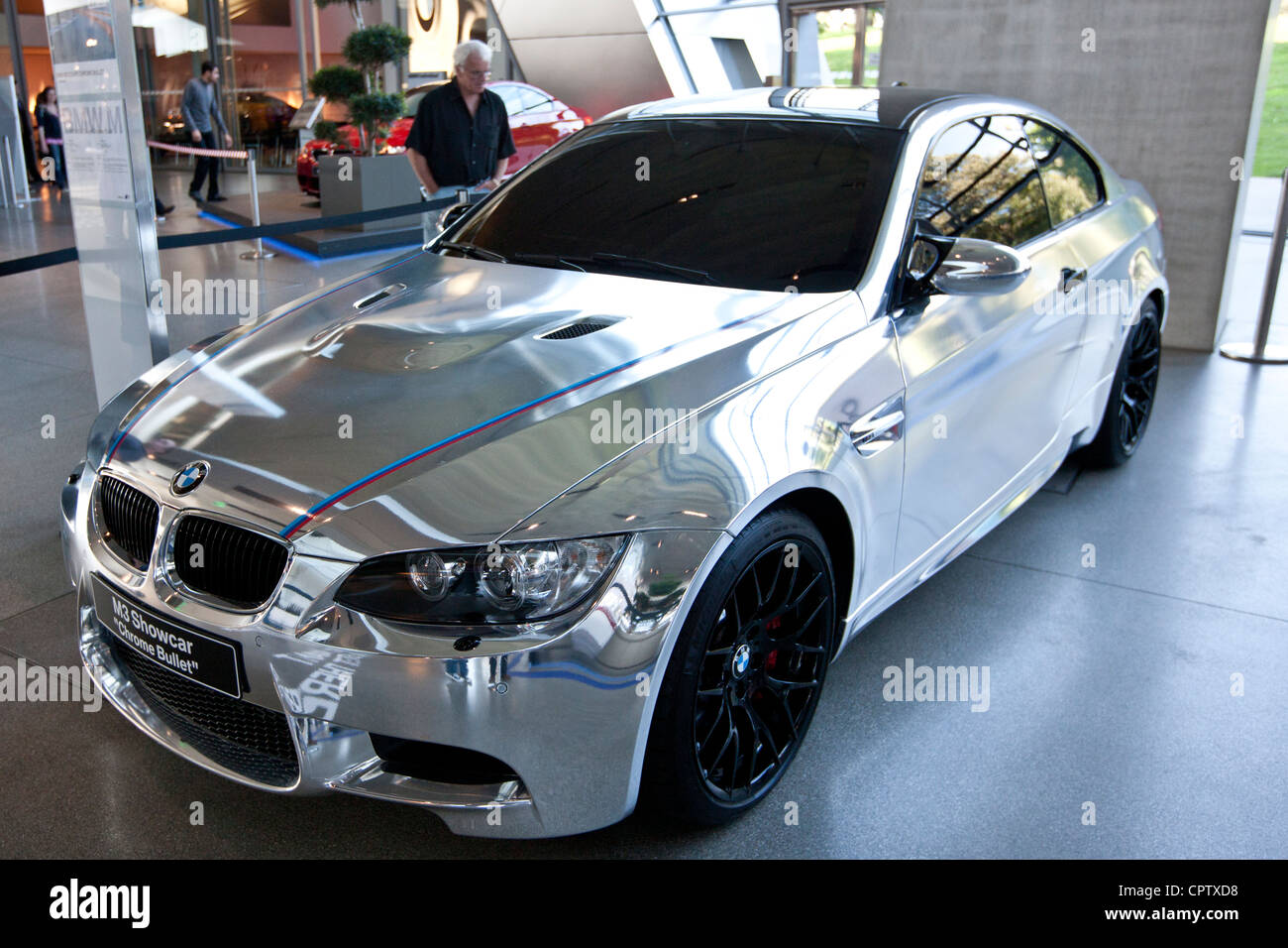 BMW M3 Showcar Chrome Bullet à l'affiche au Musée BMW et son siège à Munich, Bavière, Allemagne Banque D'Images