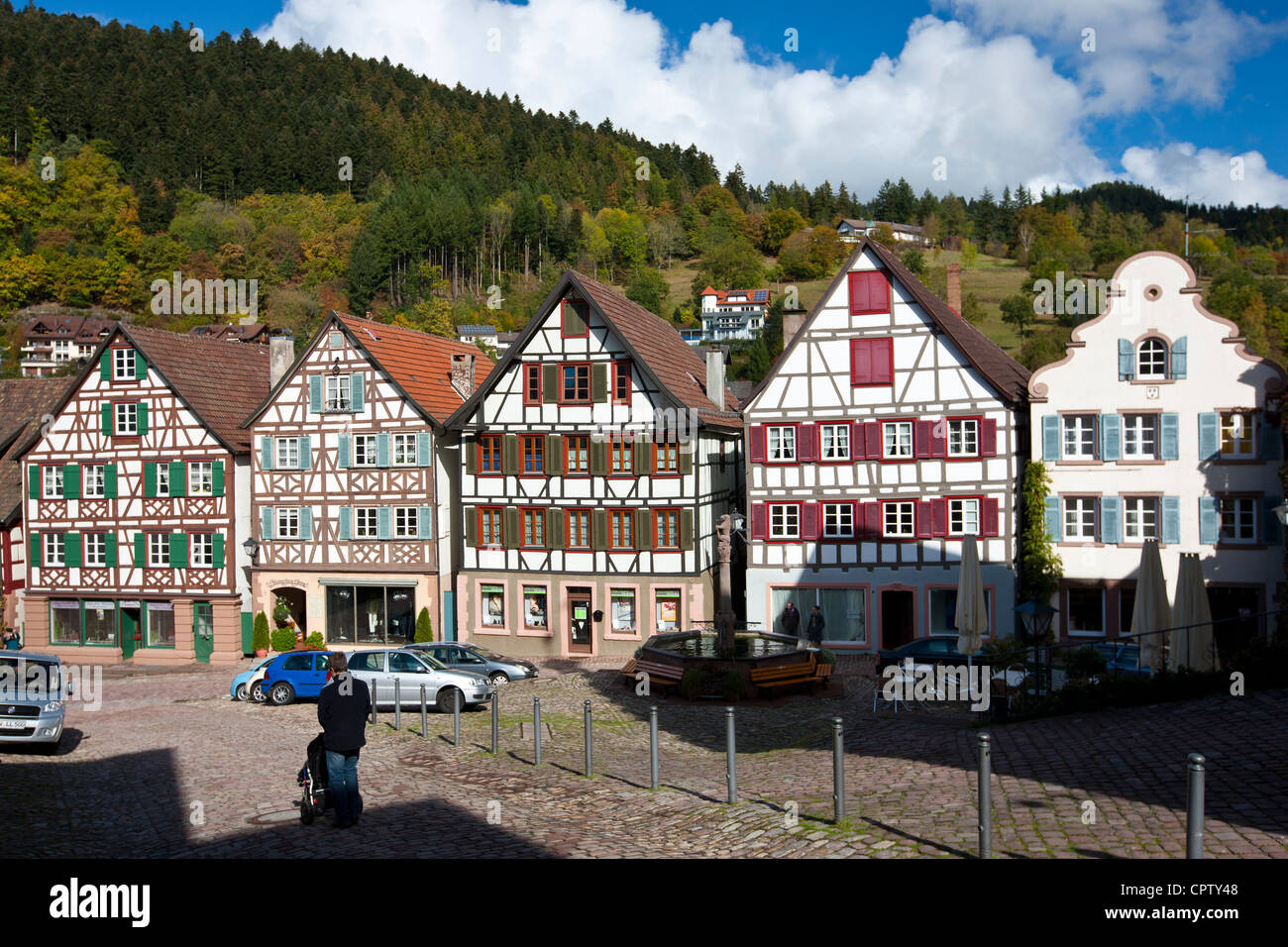 Maisons à pans de bois pittoresque à Schiltach dans les Alpes bavaroises, Allemagne Banque D'Images