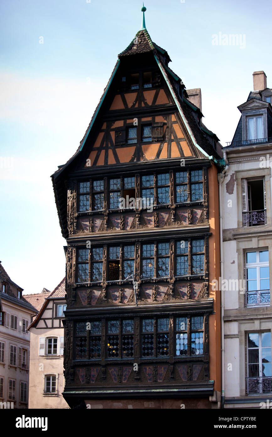 Maison Kammerzell, 15e & 16e siècle édifice médiéval dans la place de la cathédrale à Strasbourg, Alsace, France Banque D'Images