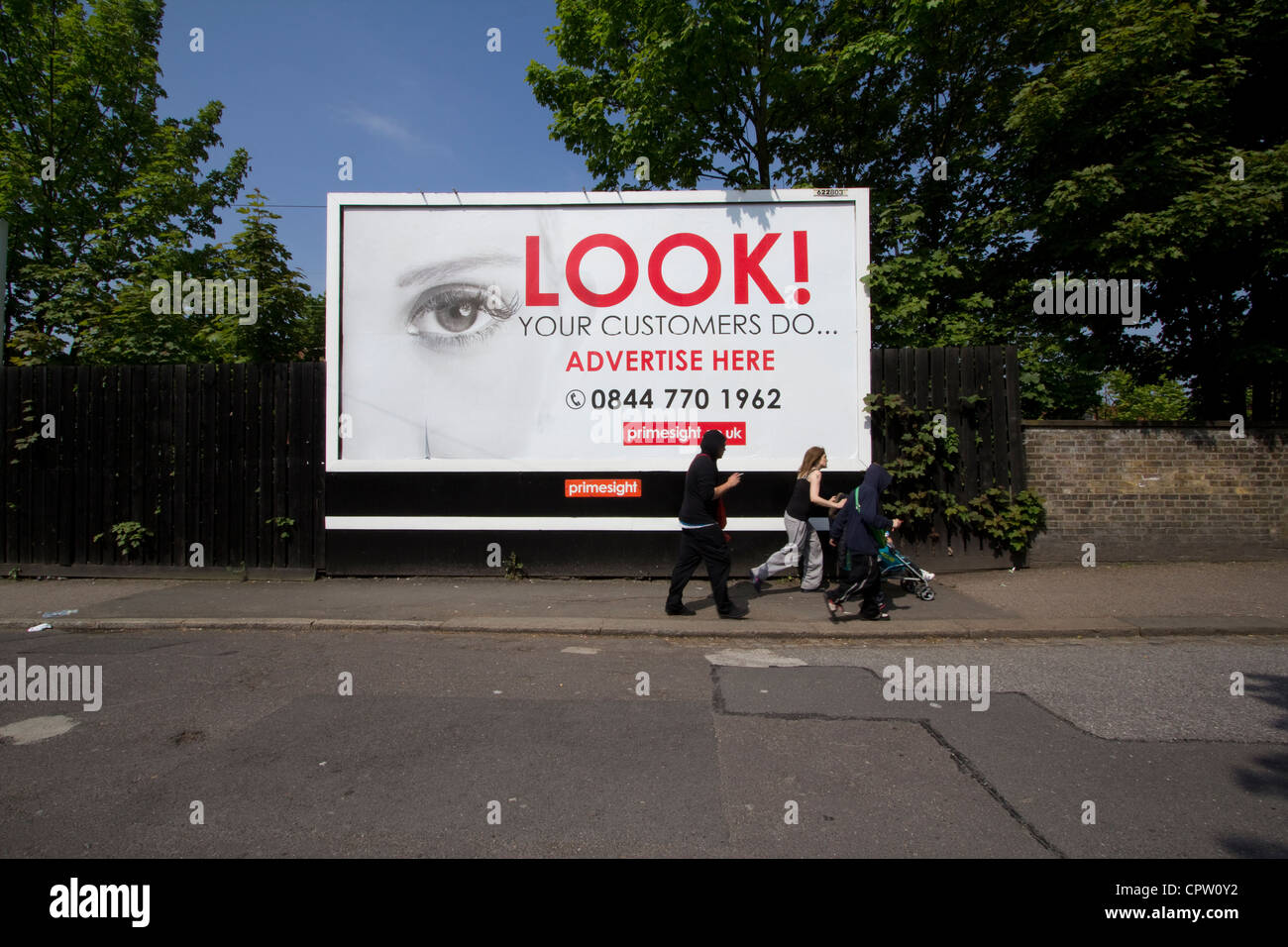 Primesight panneau d'affichage publicitaire Hoarding Londres, Primesight est une société leader de publicité extérieure du Royaume-Uni, connue pour des affiches dans des endroits à fort trafic Banque D'Images