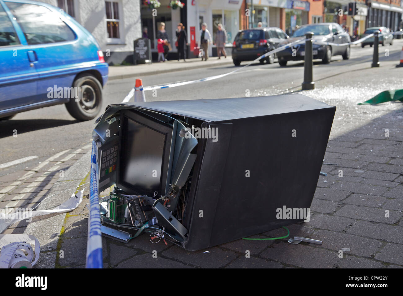 Une machine ATM de Ram après un raid sur un Halifax bank. Biggleswade, Angleterre Banque D'Images