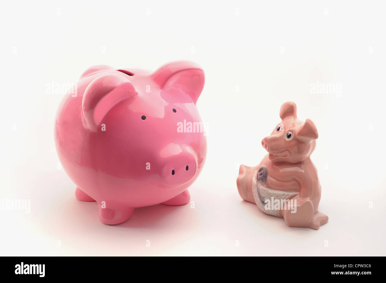 Grande Tirelire Avec Bebe Tirelire Re L Enregistrement Des Revenus Des Menages A La Hausse Des Salaires La Croissance Des Prix Des Couts De Projets De L Economie De Retraite Photo Stock Alamy