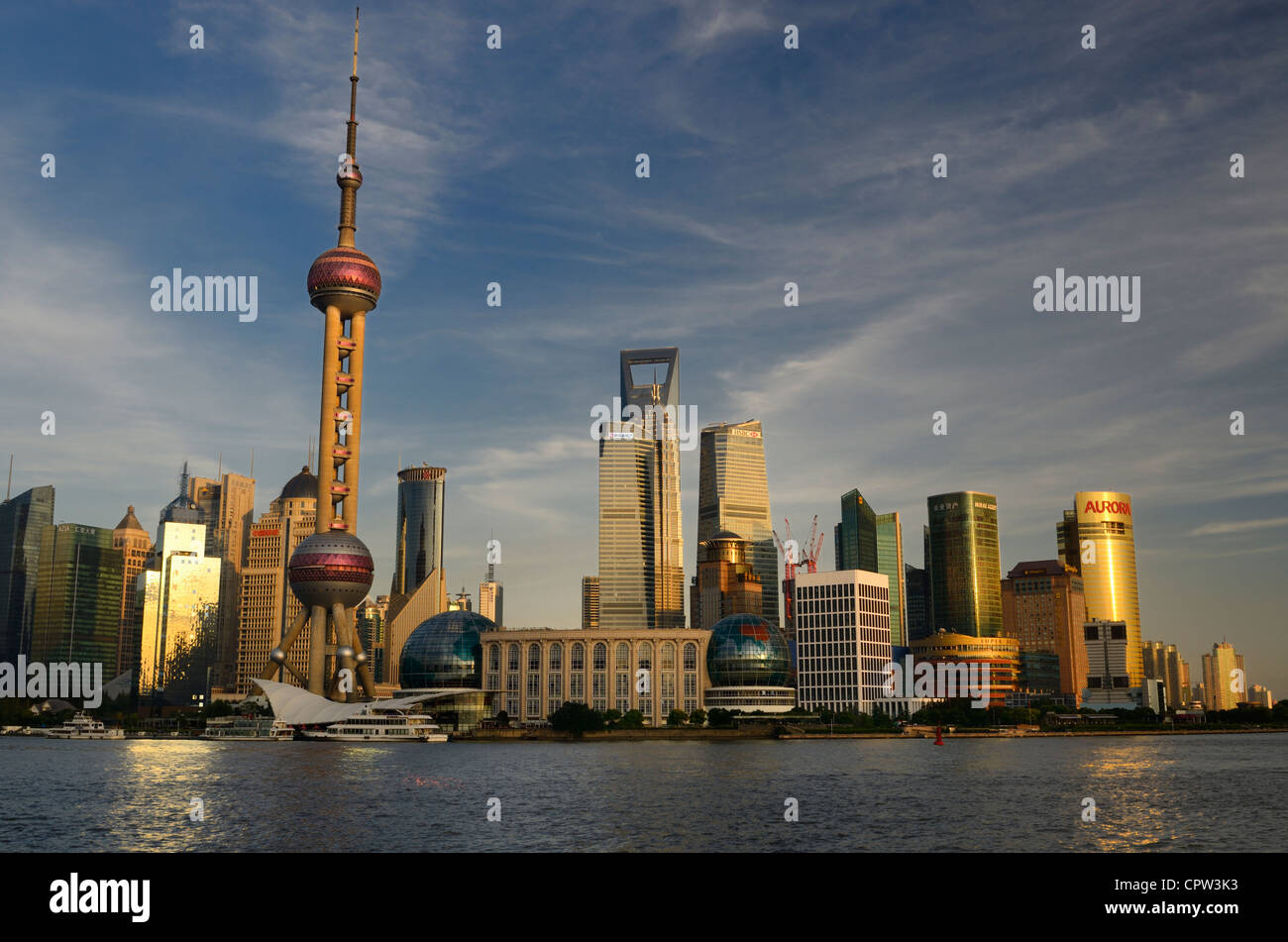 Sunset glow sur des tours d'tours et des hôtels dans le côté est de Pudong Shanghai Chine Banque D'Images