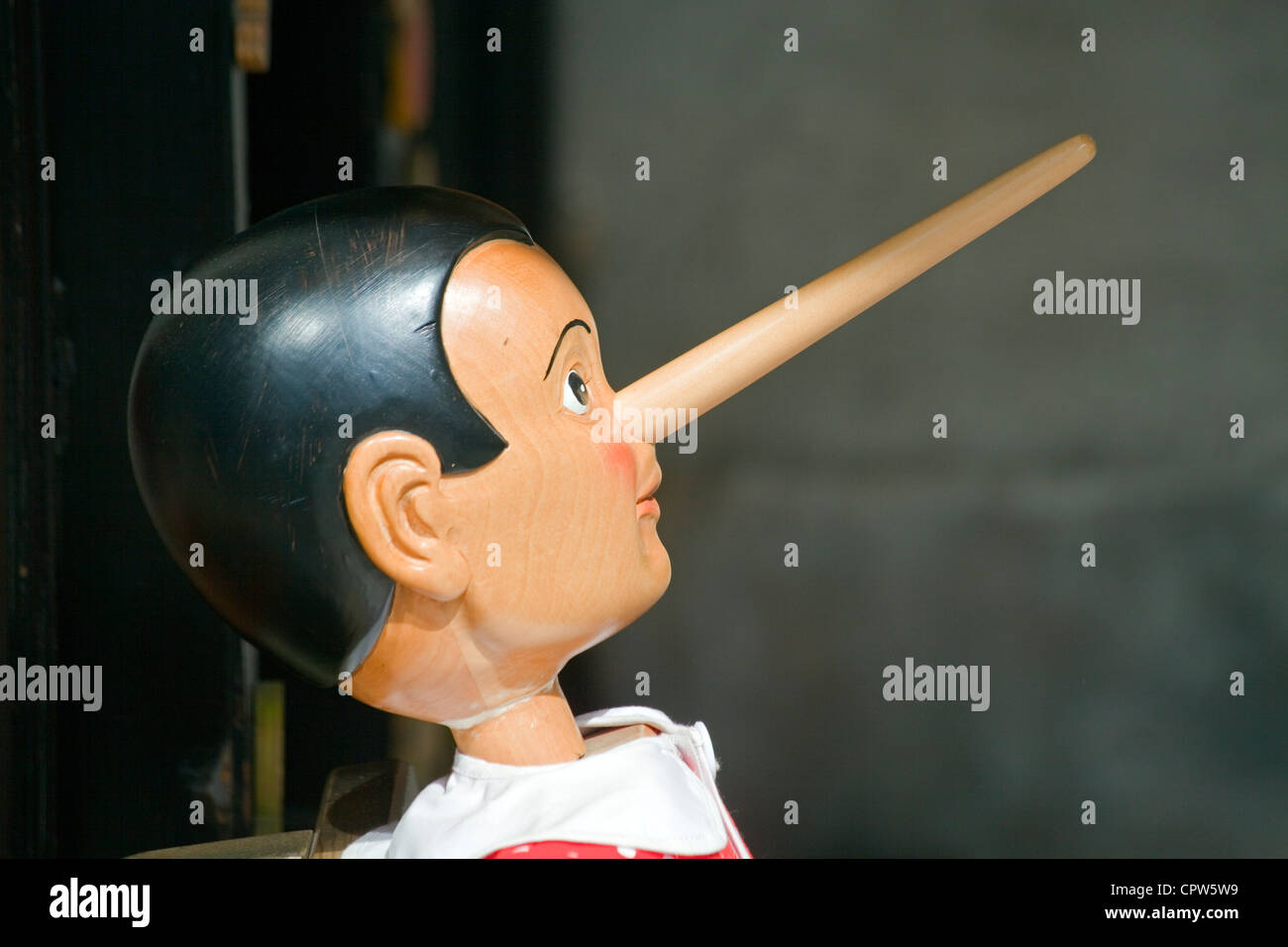 Pinocchio statuette en bois articulée jouet ancien