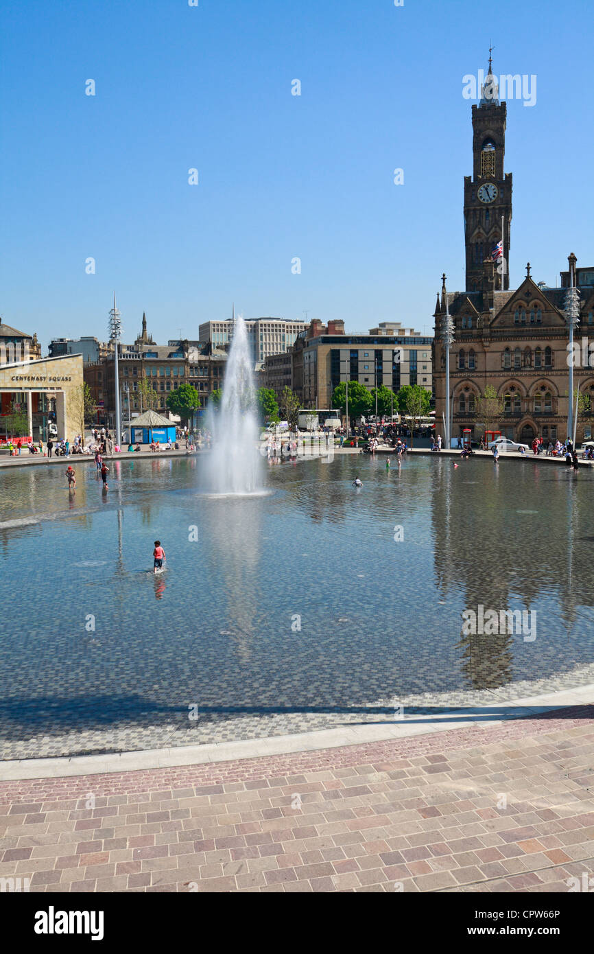 Parc de la ville de Centenary Square, Bradford, West Yorkshire, Angleterre, Royaume-Uni, Banque D'Images