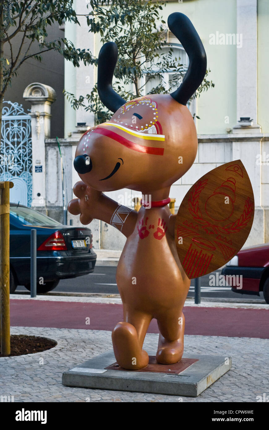 Snoopy art urbain à Lisbonne Portugal à Duque d'Avila Avenue. Ces Snoopies ont été mises aux enchères par l'UNICEF Banque D'Images