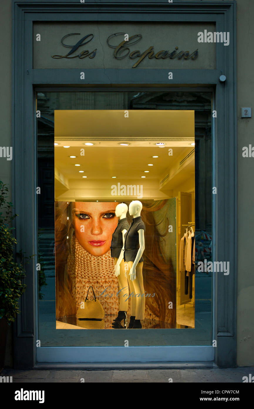 D'affichage de vitrine magasin de vêtements de mode les copains de l'Hôtel de la Ville sur la Piazza degli Antinori à Florence, Toscane Italie Banque D'Images