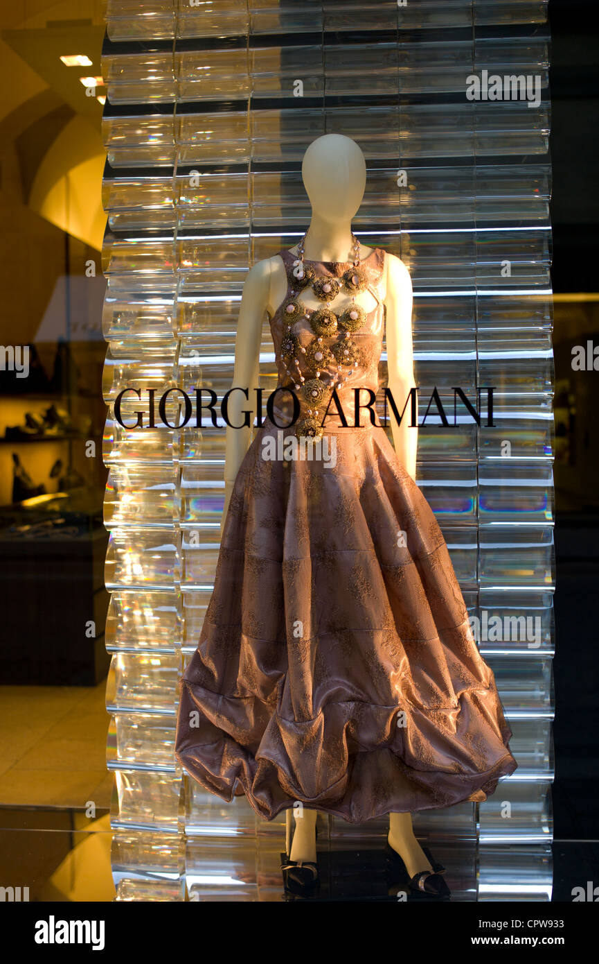 D'affichage de vitrine le designer italien Giorgio Armani fashion magasin de Via de Tornabuoni à Florence, Toscane, Italie Banque D'Images