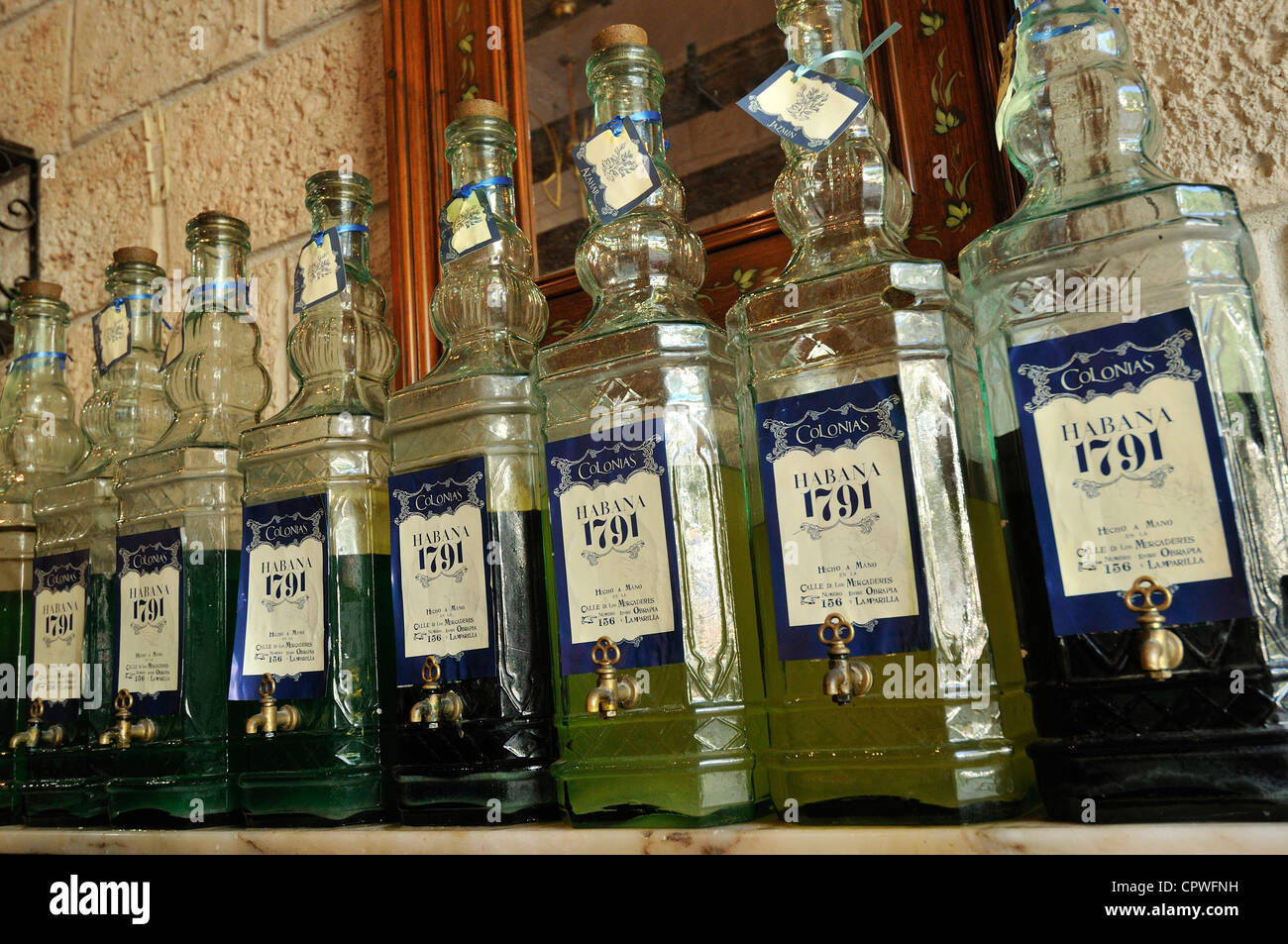 La Havane. Cuba. Havane 1791, magasin de vente parfums fait main, calle Mercaderes, Habana Vieja / La Vieille Havane. Banque D'Images