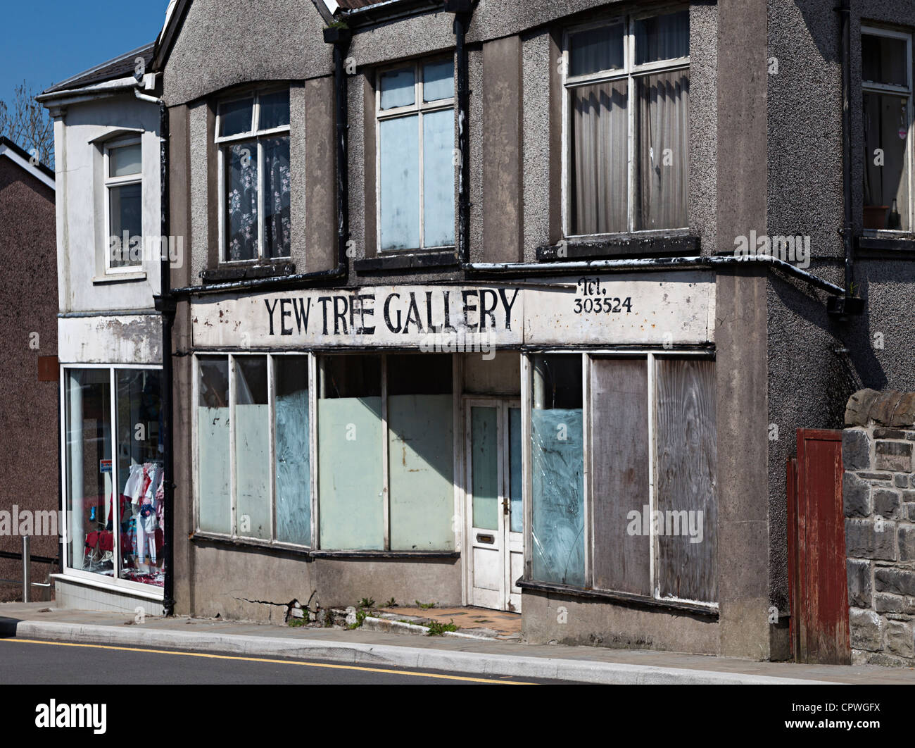 Galerie fermée avec barricadèrent windows, Ebbw Vale, Wales, UK Banque D'Images