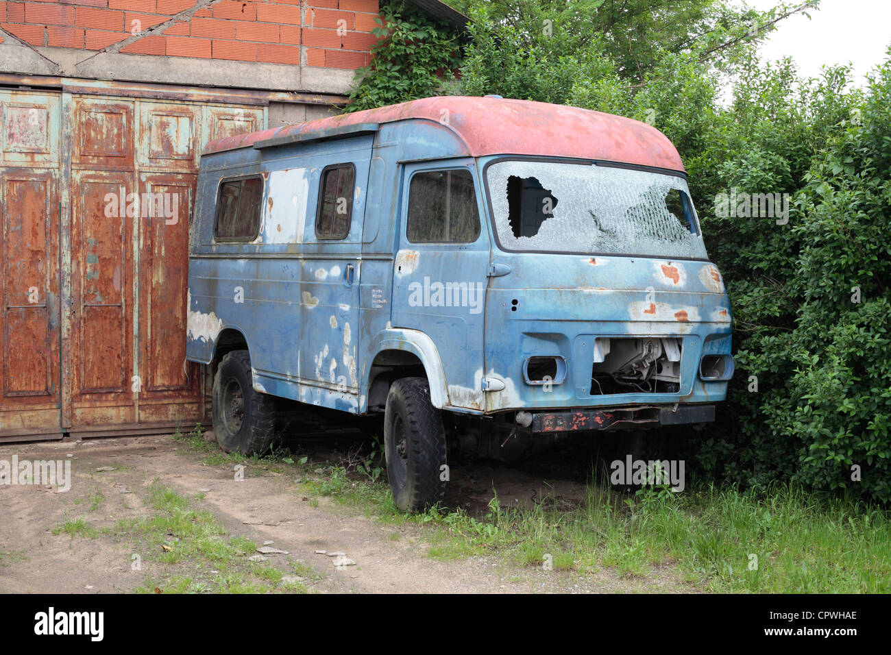 Vieux Saviem Renault Van - ruine et abandonné. Banque D'Images