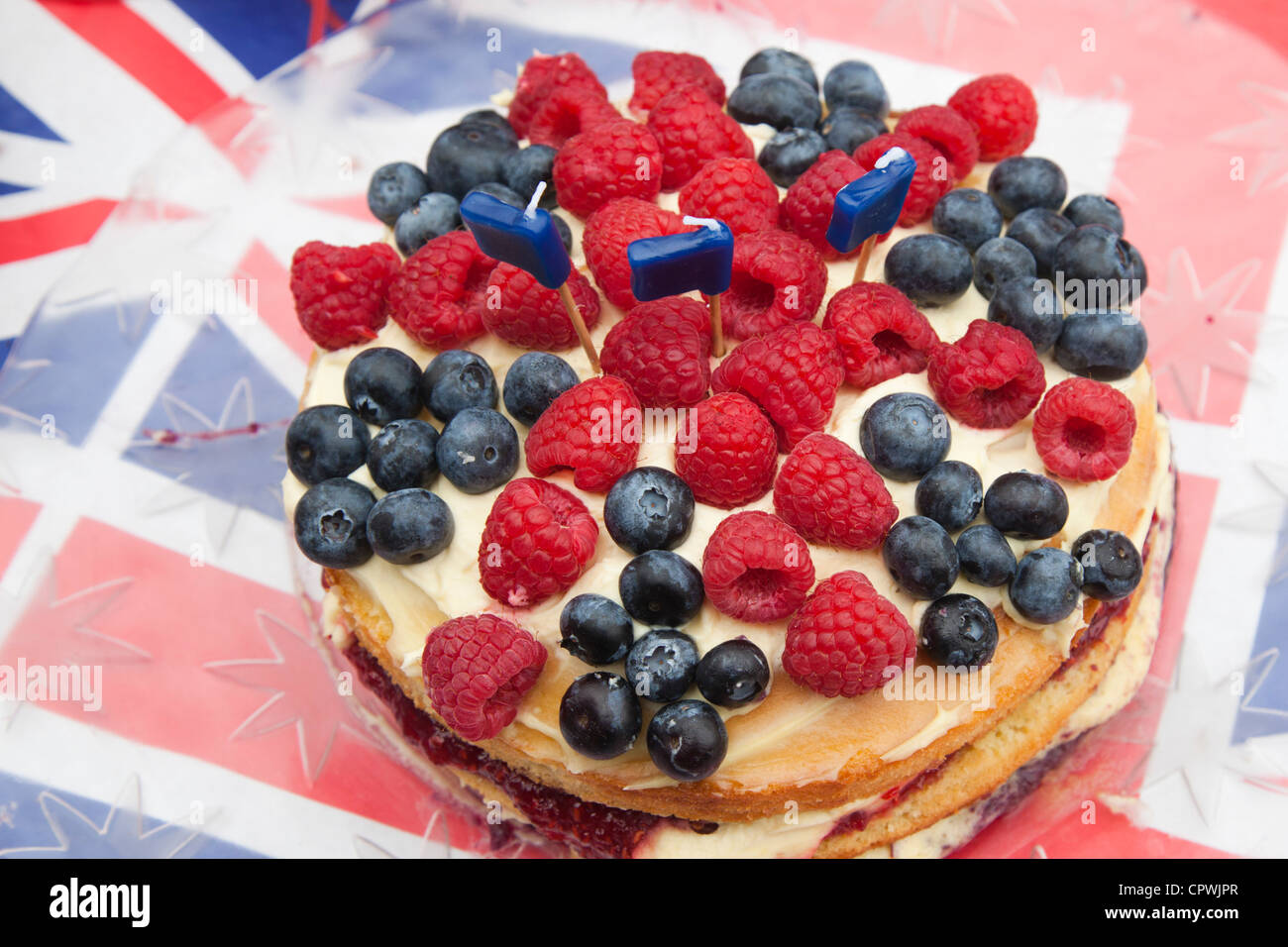 Gâteau avec un drapeau de l'Union européenne au cours de la décoration célébrations du jubilé de diamant de la reine Banque D'Images