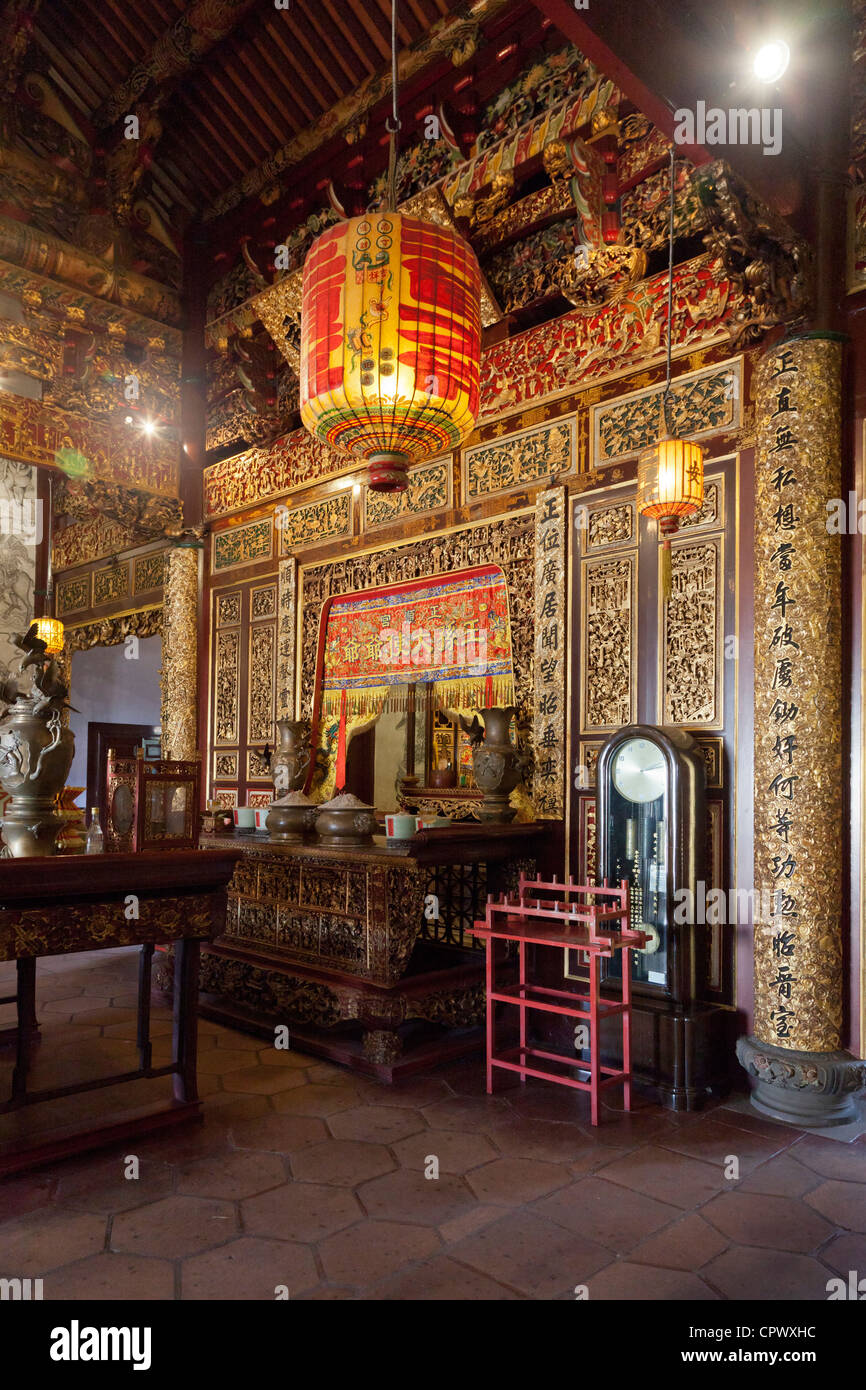 Intérieur richement décoré de la Khoo Kongsi Khoo ou clan, Penang, Malaisie. Banque D'Images