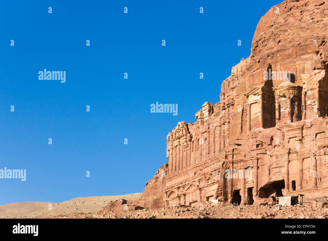 L'Urne tombe (la Cour), Petra, Jordanie (site du patrimoine mondial de l'UNESCO) Banque D'Images