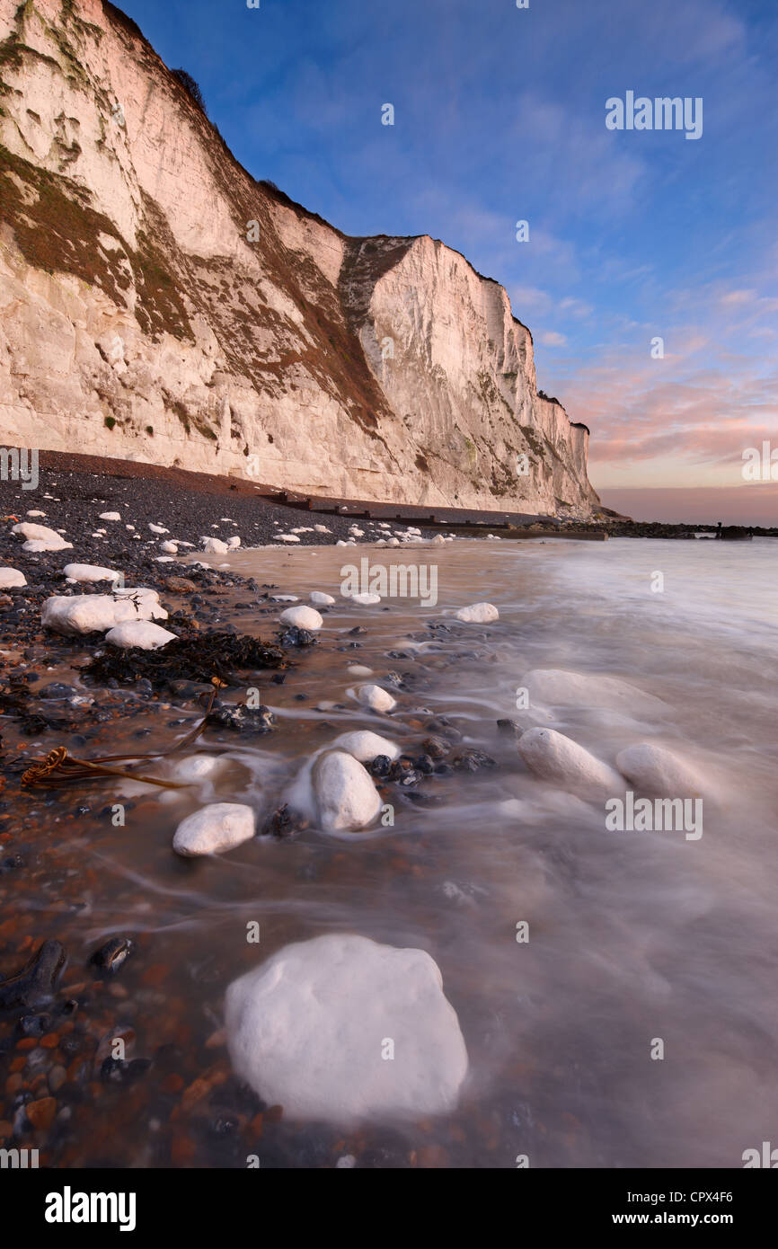 Les falaises blanches de Douvres à l'aube, St Margaret's Bay, Kent, Angleterre Banque D'Images