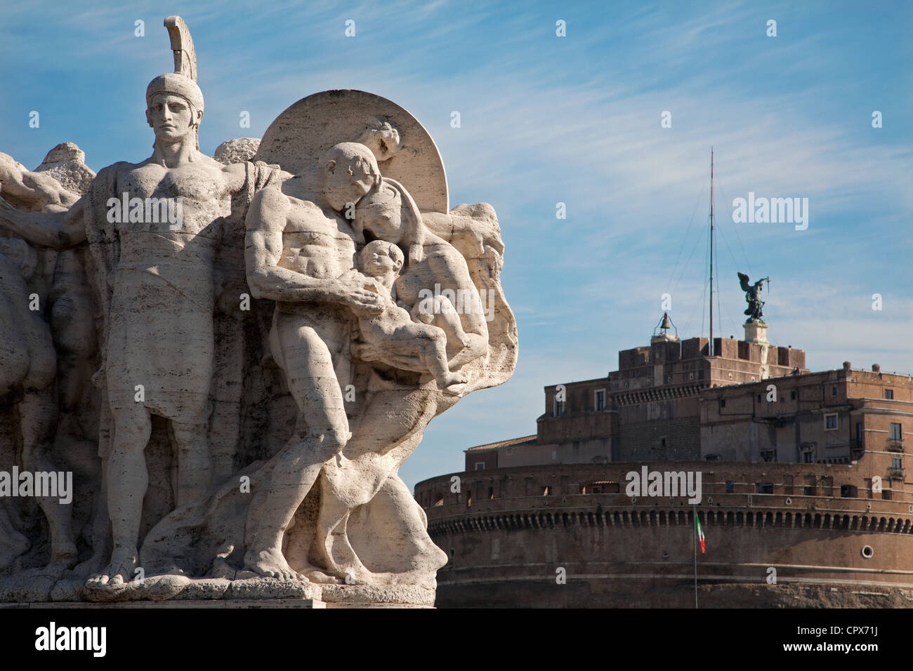 Rome - de la sculpture sur pont Vittorio Emanuele et Angel s castle Banque D'Images