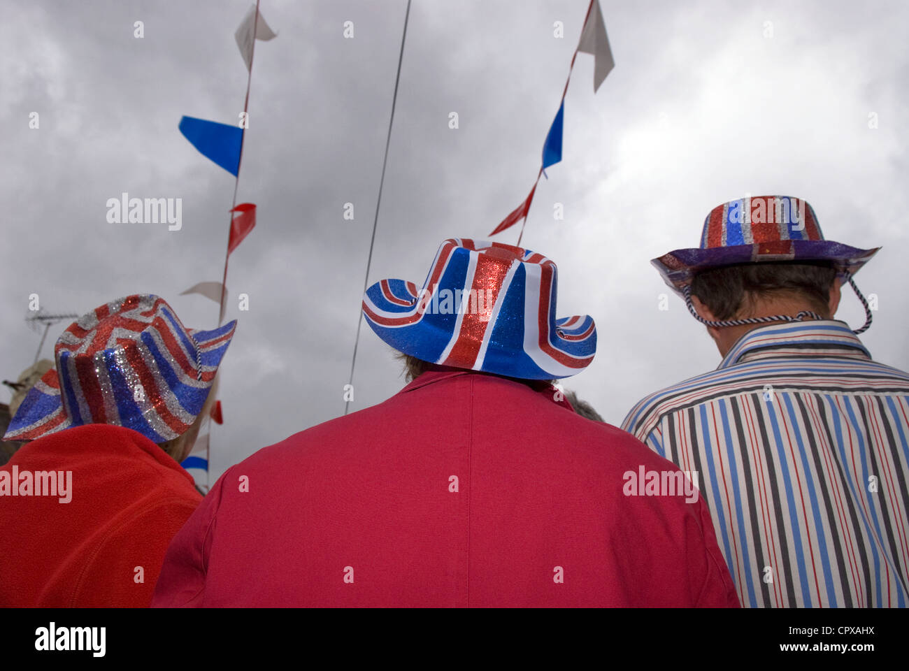 Les gens convenablement vêtue aux célébrations du Jubilé de diamant de la Reine, Rowledge Village Banque D'Images