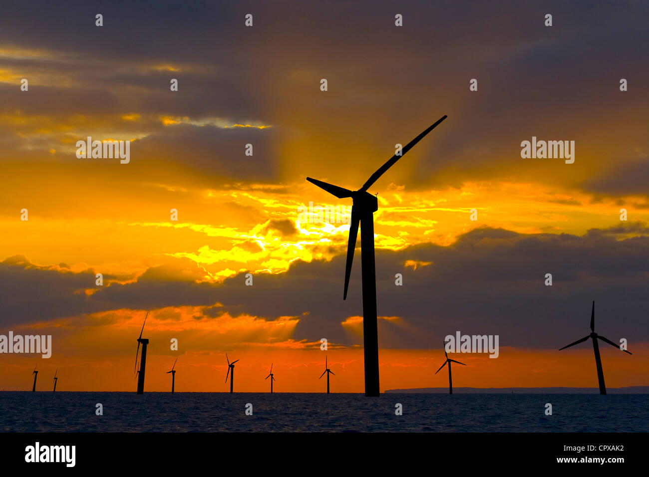 Wind Farm, montage, les aiguilles, Dorset le coucher du soleil, l'île de Wight, Angleterre, Royaume-Uni, West Wight Banque D'Images