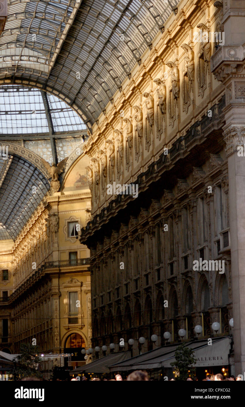 L'Italie. Milan. Galerie Victor Emmanuel. 1865-1877. Construit par Giuseppe Mengoni (1829-1817). L'intérieur. Banque D'Images