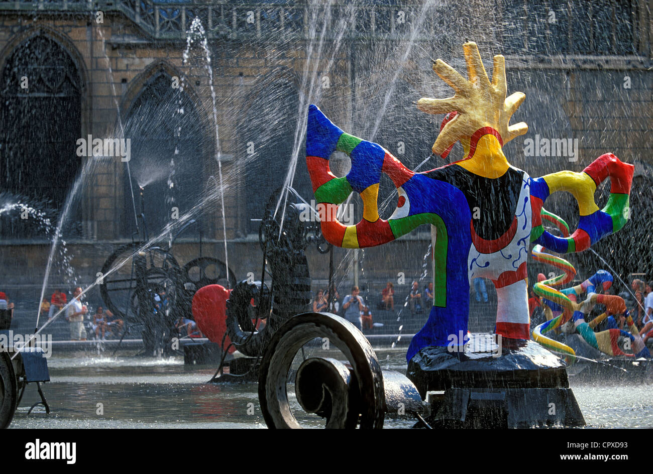 France, Paris, le quartier de Beaubourg, Fontaine Stravinsky par Jean Tinguely et Niki de Saint Phalle Banque D'Images
