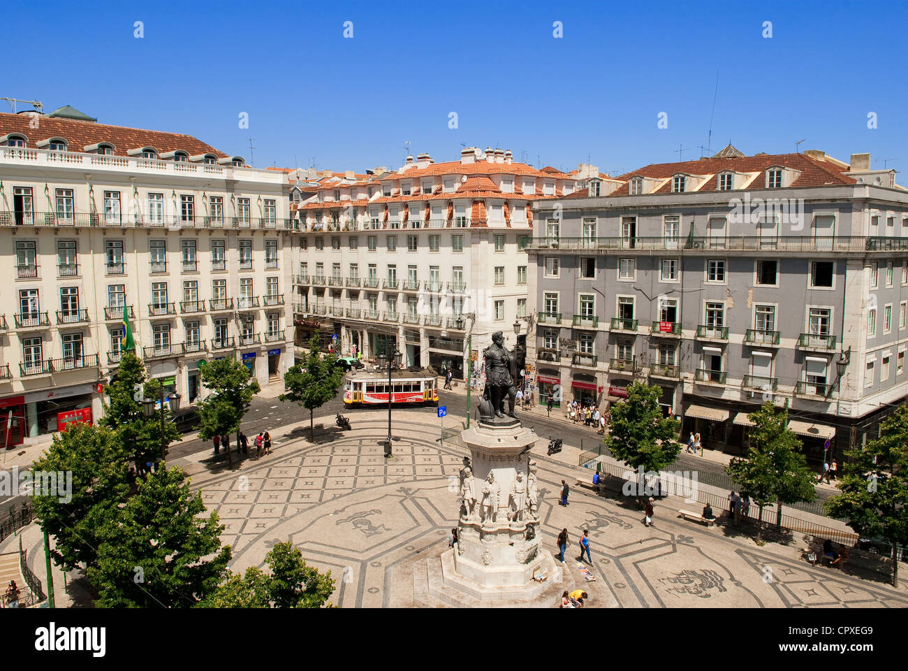 Portugal Lisbonne quartier du Chiado Praça Luis de Camoes vu de prix de  l'Hôtel Bairro Alto statue de poète épique Luis de Camoes Photo Stock -  Alamy