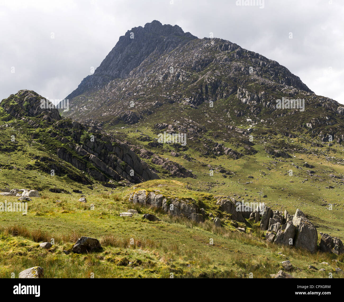 La montagne emblématique dans le Nord du Pays de Galles Tryfan Banque D'Images