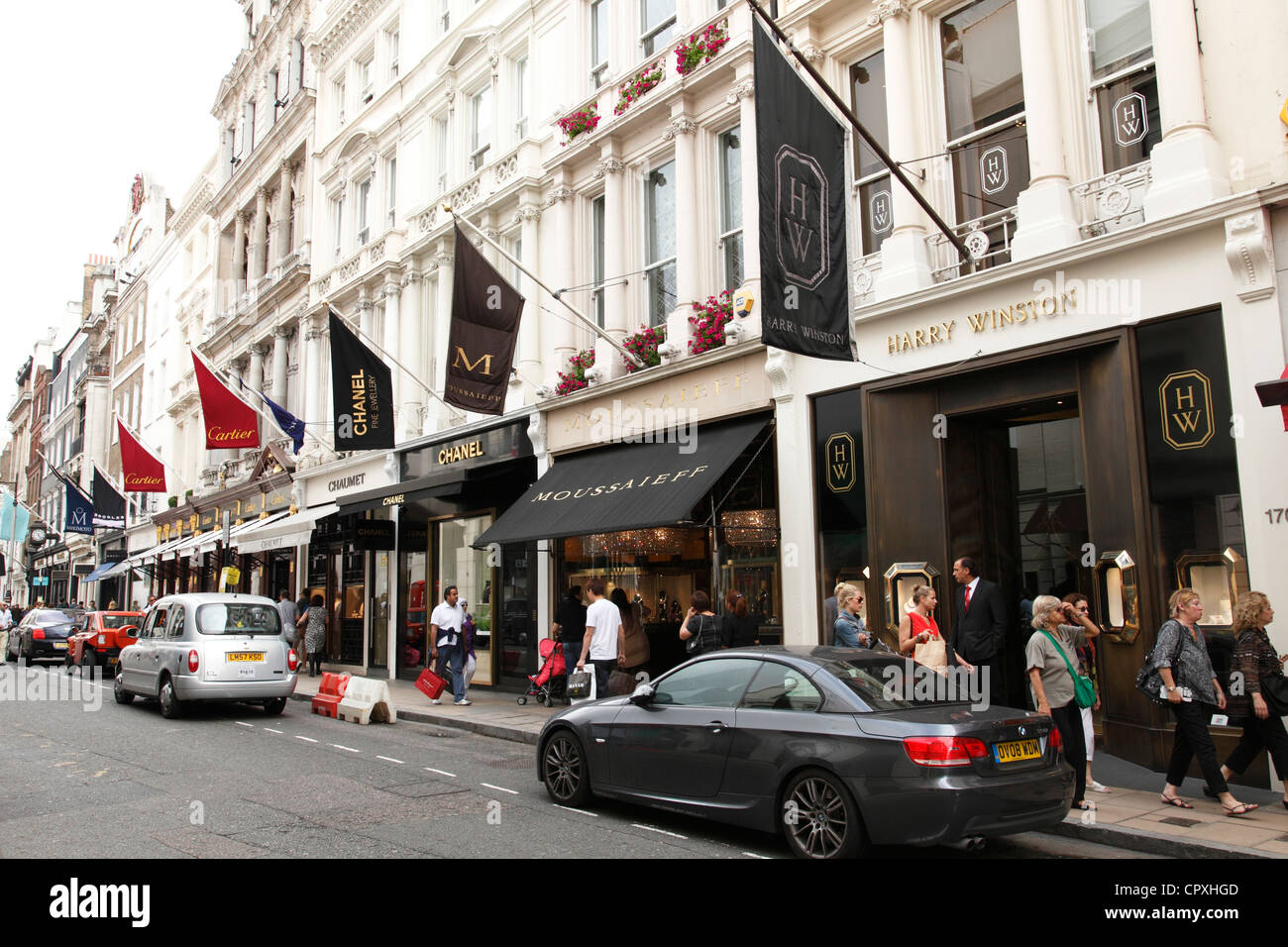 Magasins exclusifs sur New Bond Street, Londres, Angleterre, Royaume-Uni Banque D'Images