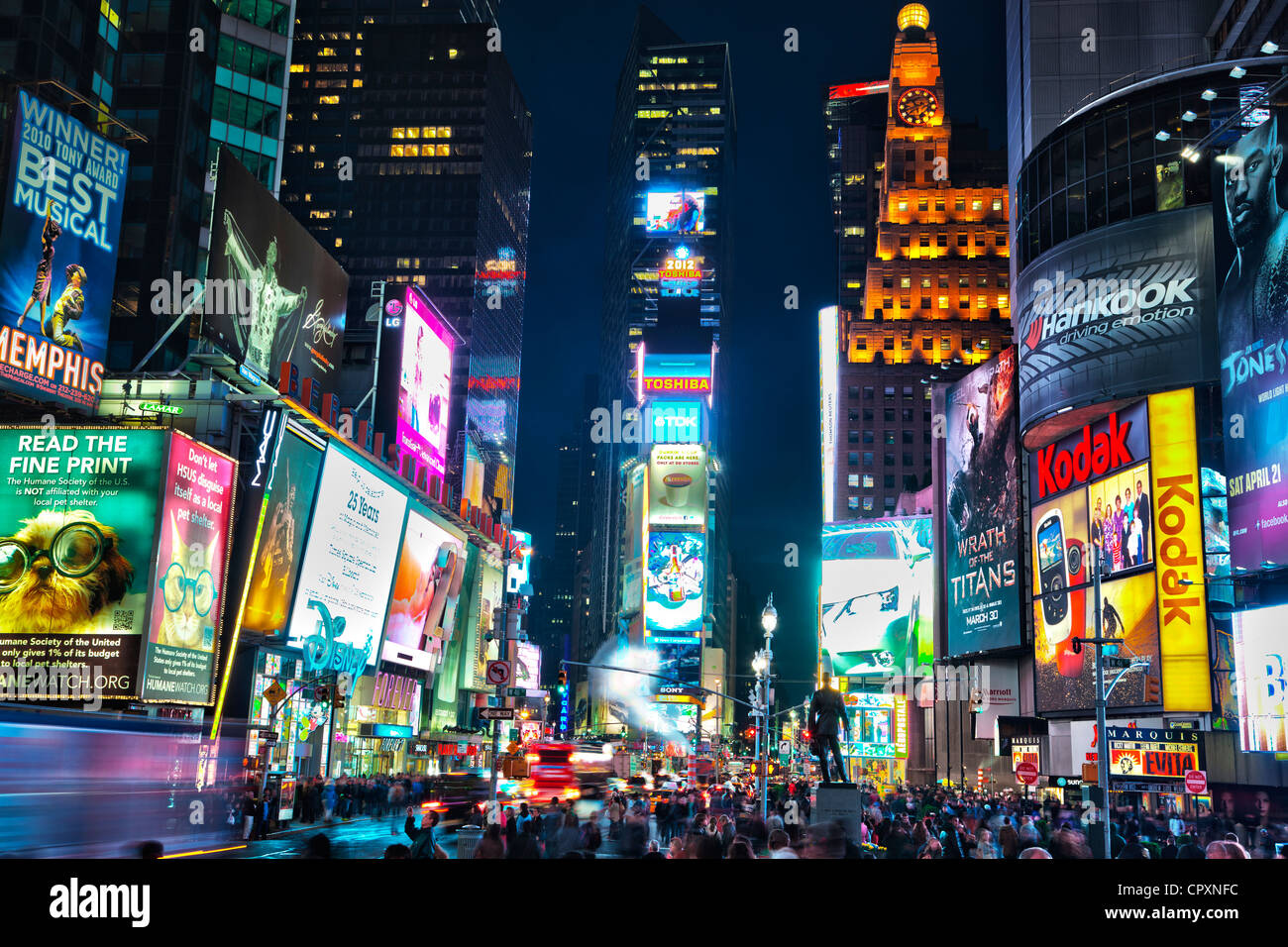 Times Square la nuit à Manhattan, New York City Banque D'Images