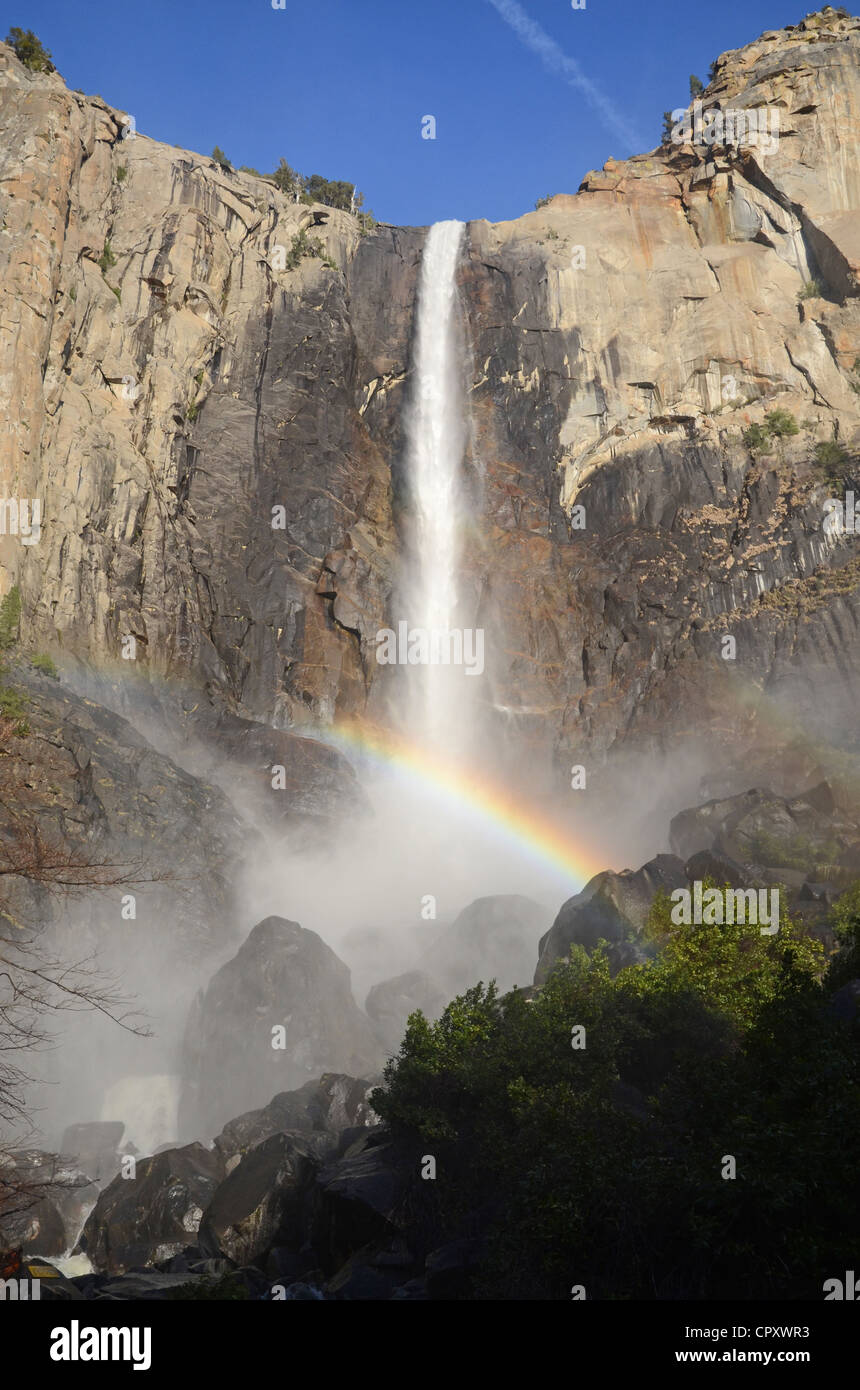 En arc-en-ciel avant de l'abaisser l'automne Yosemite Banque D'Images