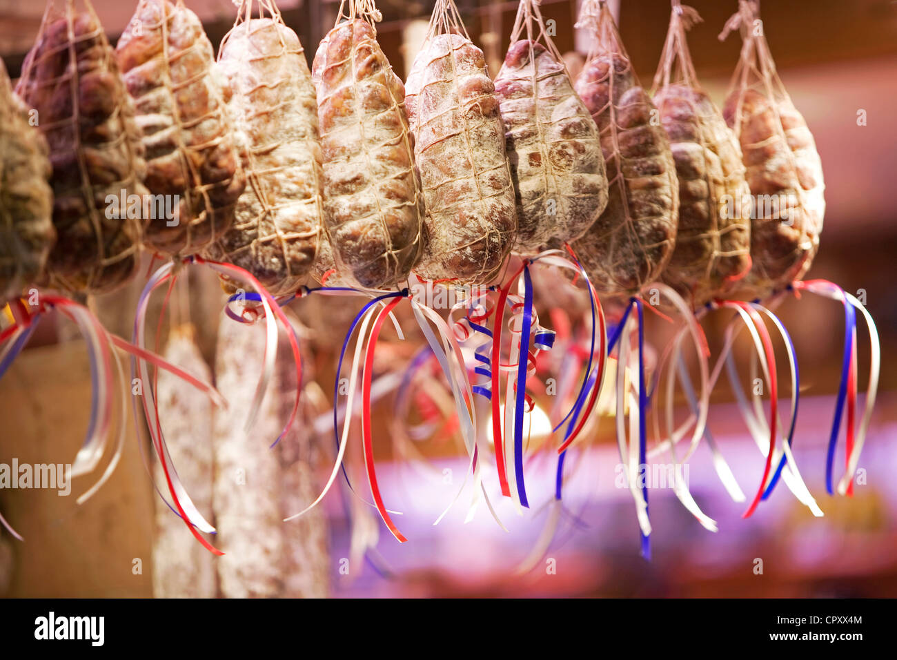 France Rhone Lyon cours Lafayette les Halles Paul Bocuse Paul Bocuse marché couvert saucisson Jésus spécialité locale de saucisson Banque D'Images