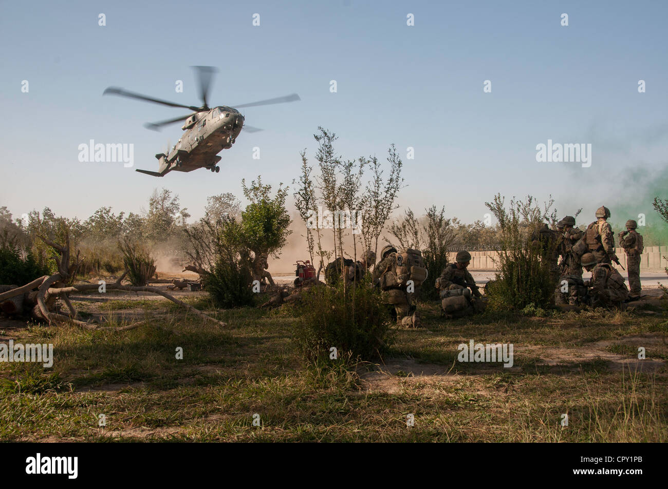 Hélicoptère Merlin atterrit à base britannique dans le Helmand (Afghanistan) Banque D'Images