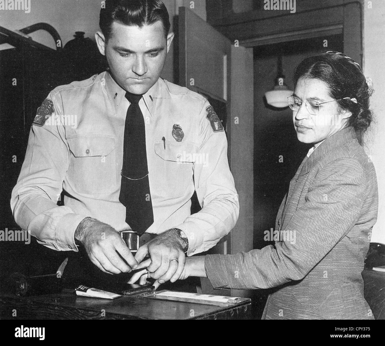 ROSA PARKS (1913-2005) activiste des droits civils Afro a ses empreintes digitales après sa séparation en 1955 Protestation bus Banque D'Images