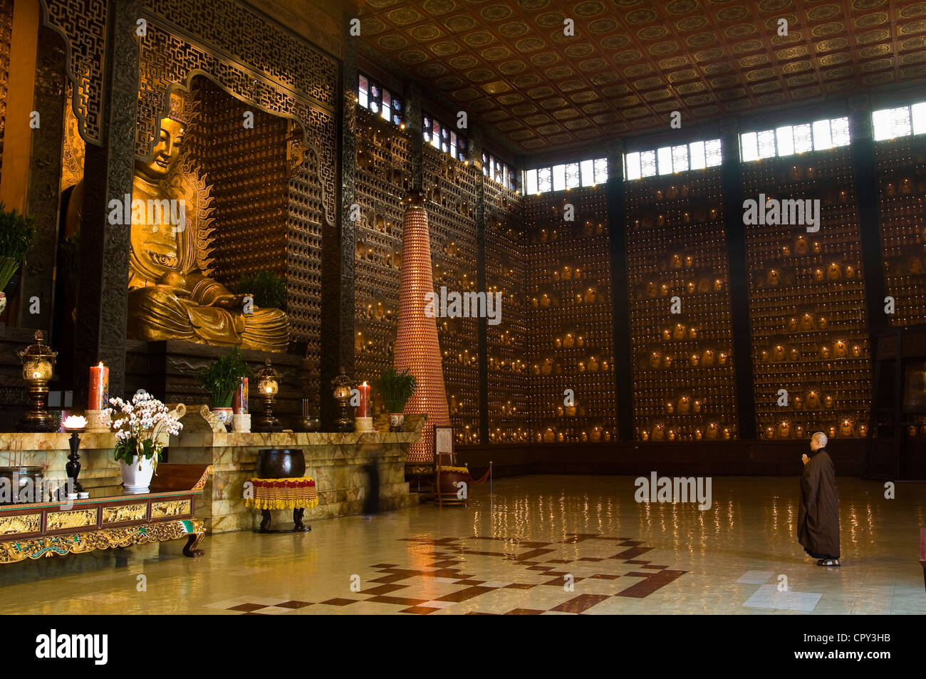 Dashu District Kaohsiung Taiwan Fo Guang Shan monastère bouddhiste temple principal carter 3 Bouddhas : Amitabha Bouddha de la compassion Banque D'Images