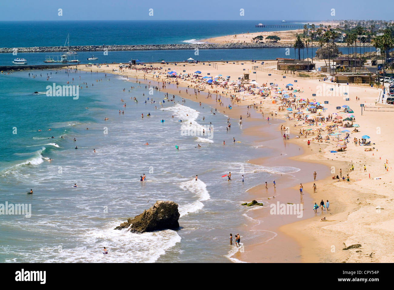Corona del Mar Beach State Park par le bateau canal est un lieu de prédilection pour profiter de l'océan Pacifique et le sable surf à Newport Beach, Californie, USA. Banque D'Images Corona del Mar Beach State Park par le bateau canal est un lieu de prédilection pour profiter de l'océan Pacifique et le sable surf à Newport Beach, Californie, USA. Banque D'Images
