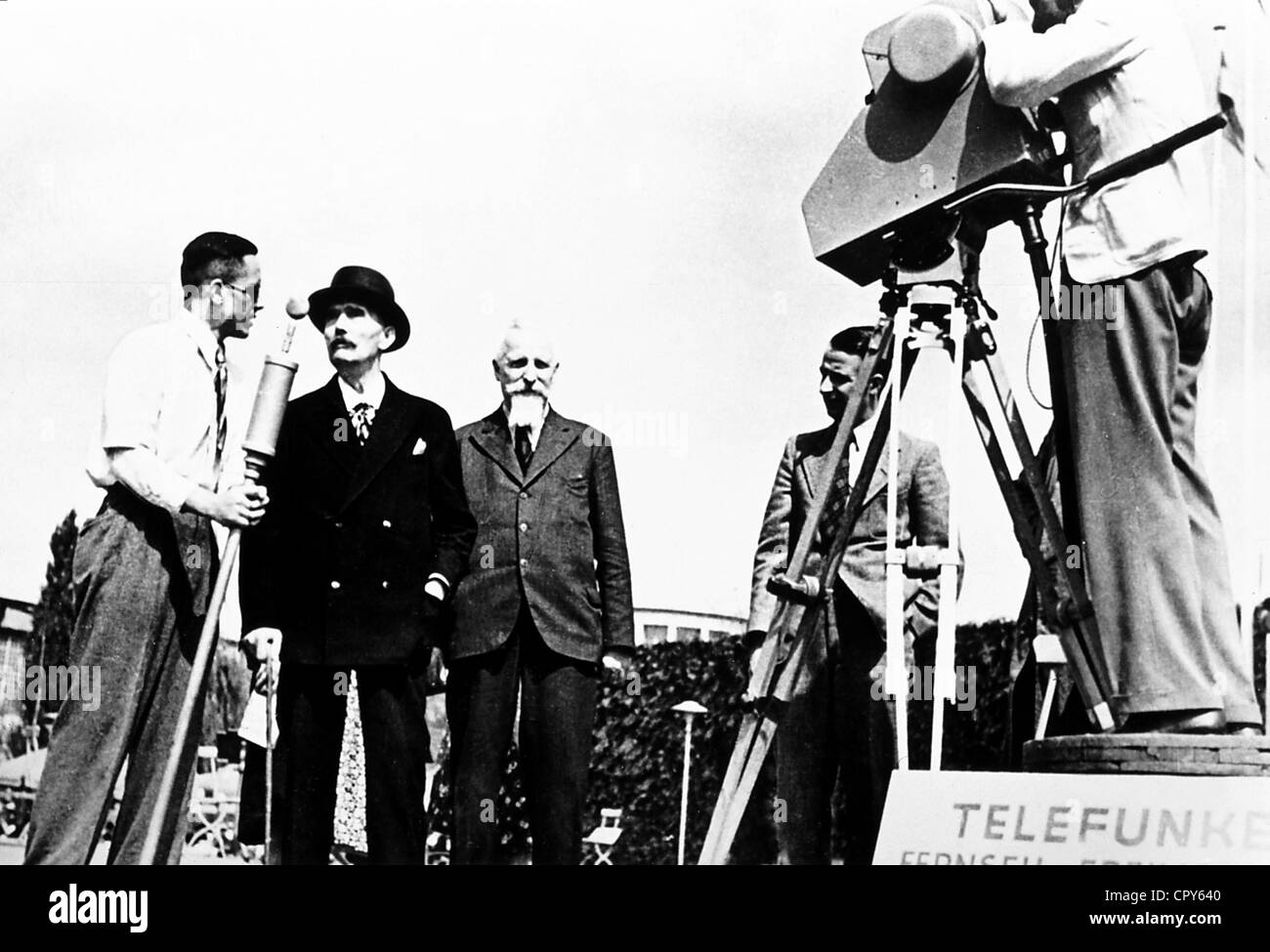 Nipkow, Paul, 22.8.1860 - 24.8.1940, ingénieur allemand, inventeur, lors du premier télécast allemand, émission de radio de Berlin, 1935, Banque D'Images