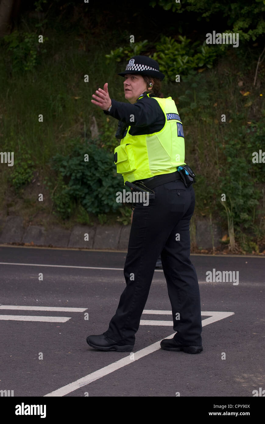 Agent de police sur la circulation des droits au célébrations du jubilé de diamant de la reine, Petersfield, Hampshire, Royaume-Uni. 4 juin 2012. Banque D'Images