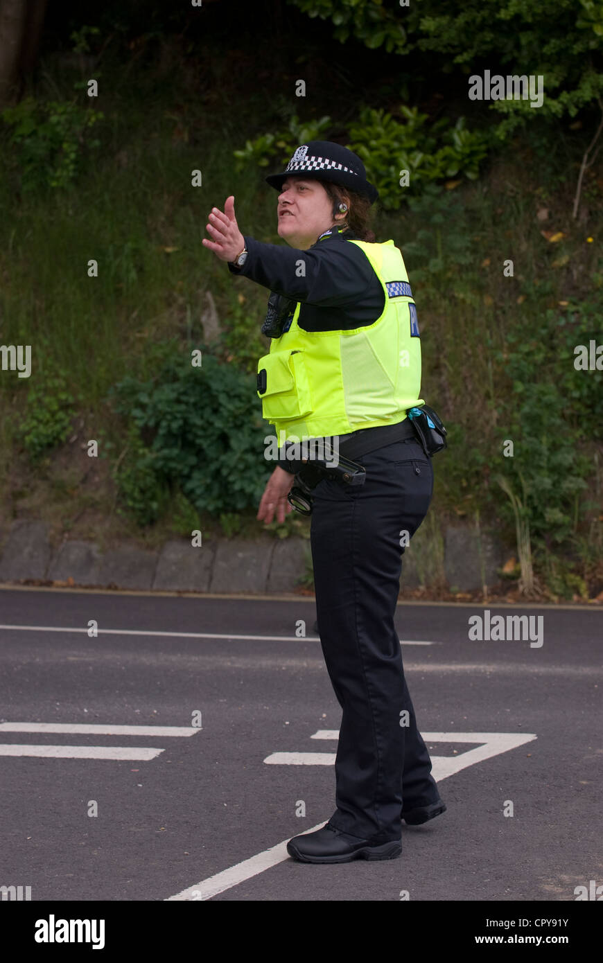 Agent de police sur la circulation des droits au célébrations du jubilé de diamant de la reine, Petersfield, Hampshire, Royaume-Uni. 4 juin 2012. Banque D'Images
