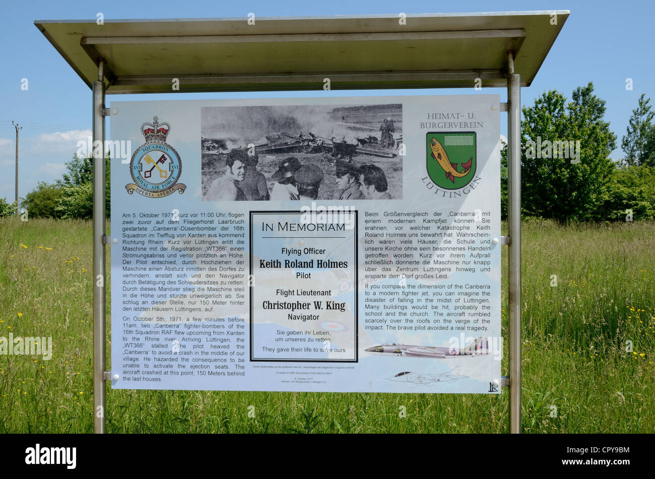 Mémorial À DEUX RAF aviateurs tués dans l'ÉCRASEMENT D'RAF RAF LAARBRUCH DE CANBERRA. LUTTINGEN. Allemagne Banque D'Images